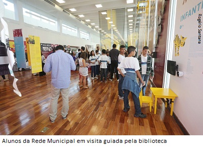 Alunos na biblioteca Foto Rogério Santana