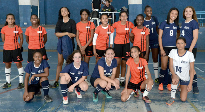 Equipes de futsal feminino das escolas Juan Antonio Samaranch e Felix Mielli Venerando 