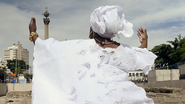 MultiRio O Porto da Pequena África Documentario artigo mulher negra roupa africana turbante 