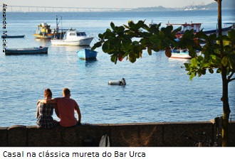 Casal na mureta do Bar Urca - Foto Alexandre Macieira