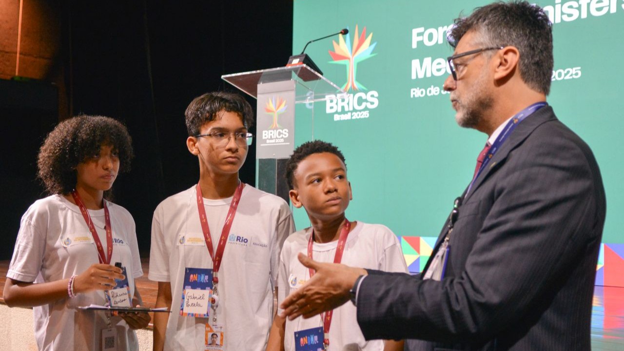 Jovens Repórteres da ANDAR acompanham coletiva de imprensa durante Reunião de Chanceleres do BRICS