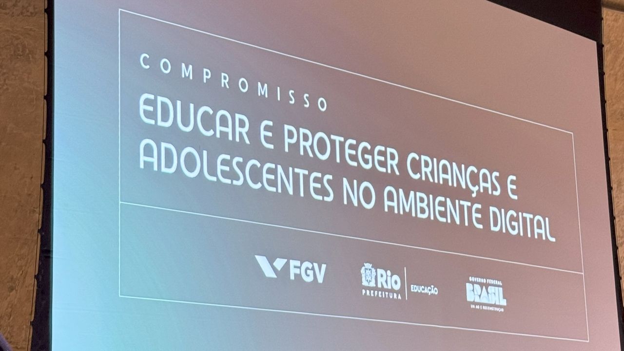 Como educar e proteger crianças e adolescentes em ambientes digitais